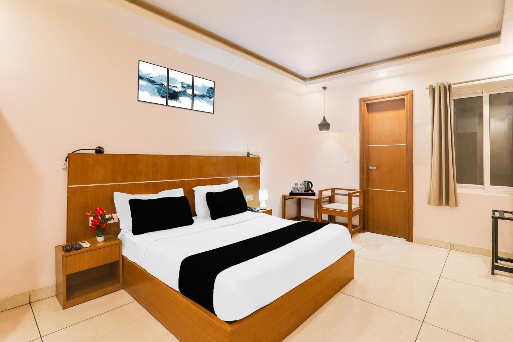 Super Townhouse Viraj Khand Formerly Veridian Inn Chinhat Екстериор снимка