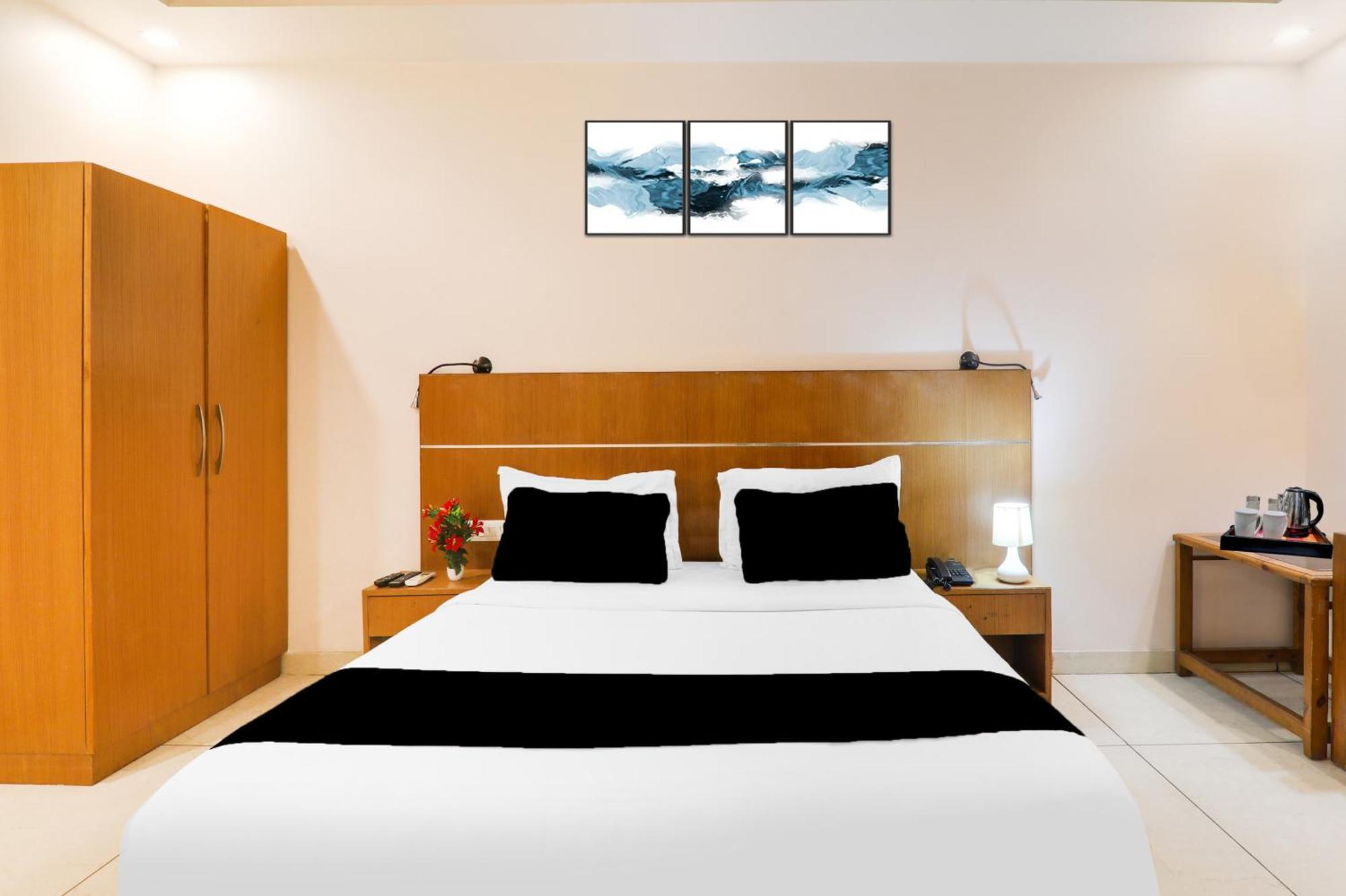 Super Townhouse Viraj Khand Formerly Veridian Inn Chinhat Екстериор снимка