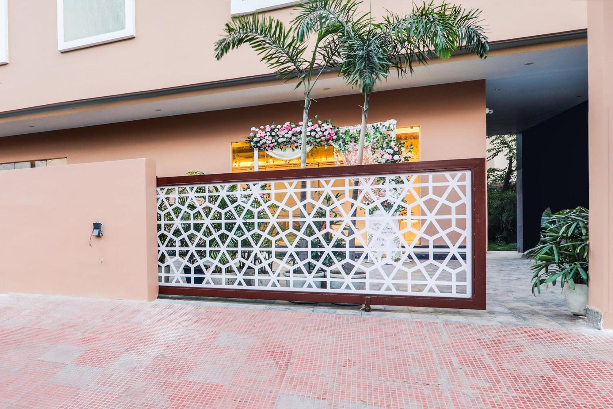 Super Townhouse Viraj Khand Formerly Veridian Inn Chinhat Екстериор снимка