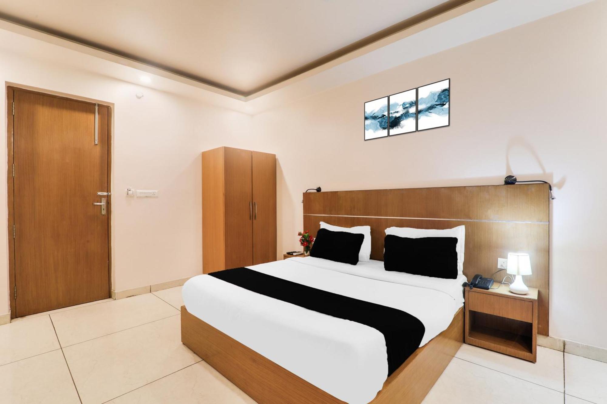 Super Townhouse Viraj Khand Formerly Veridian Inn Chinhat Екстериор снимка