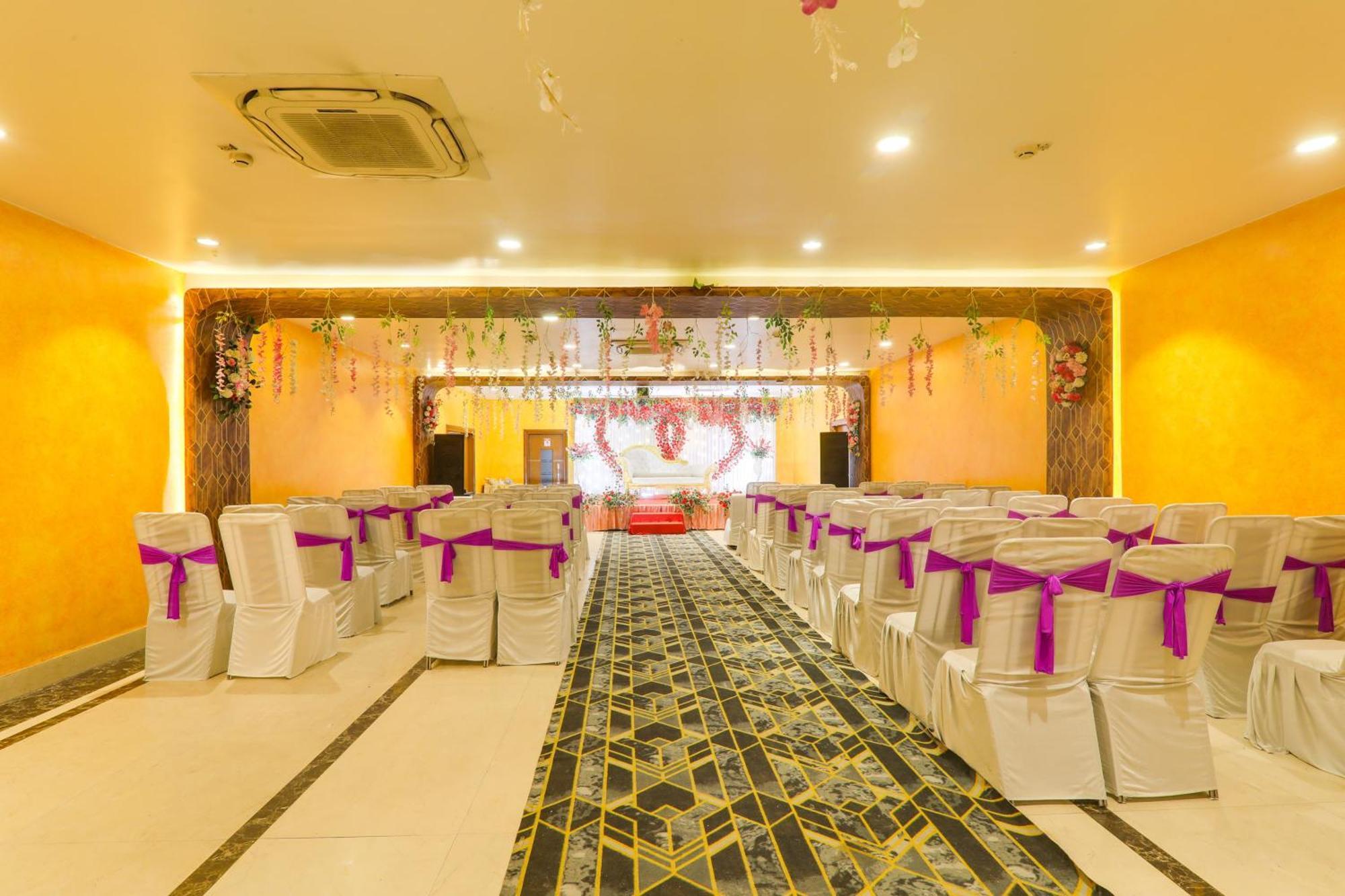 Super Townhouse Viraj Khand Formerly Veridian Inn Chinhat Екстериор снимка