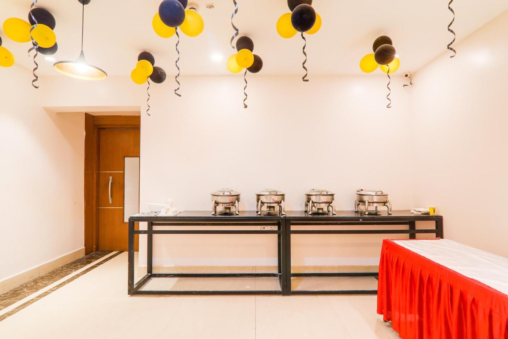 Super Townhouse Viraj Khand Formerly Veridian Inn Chinhat Екстериор снимка