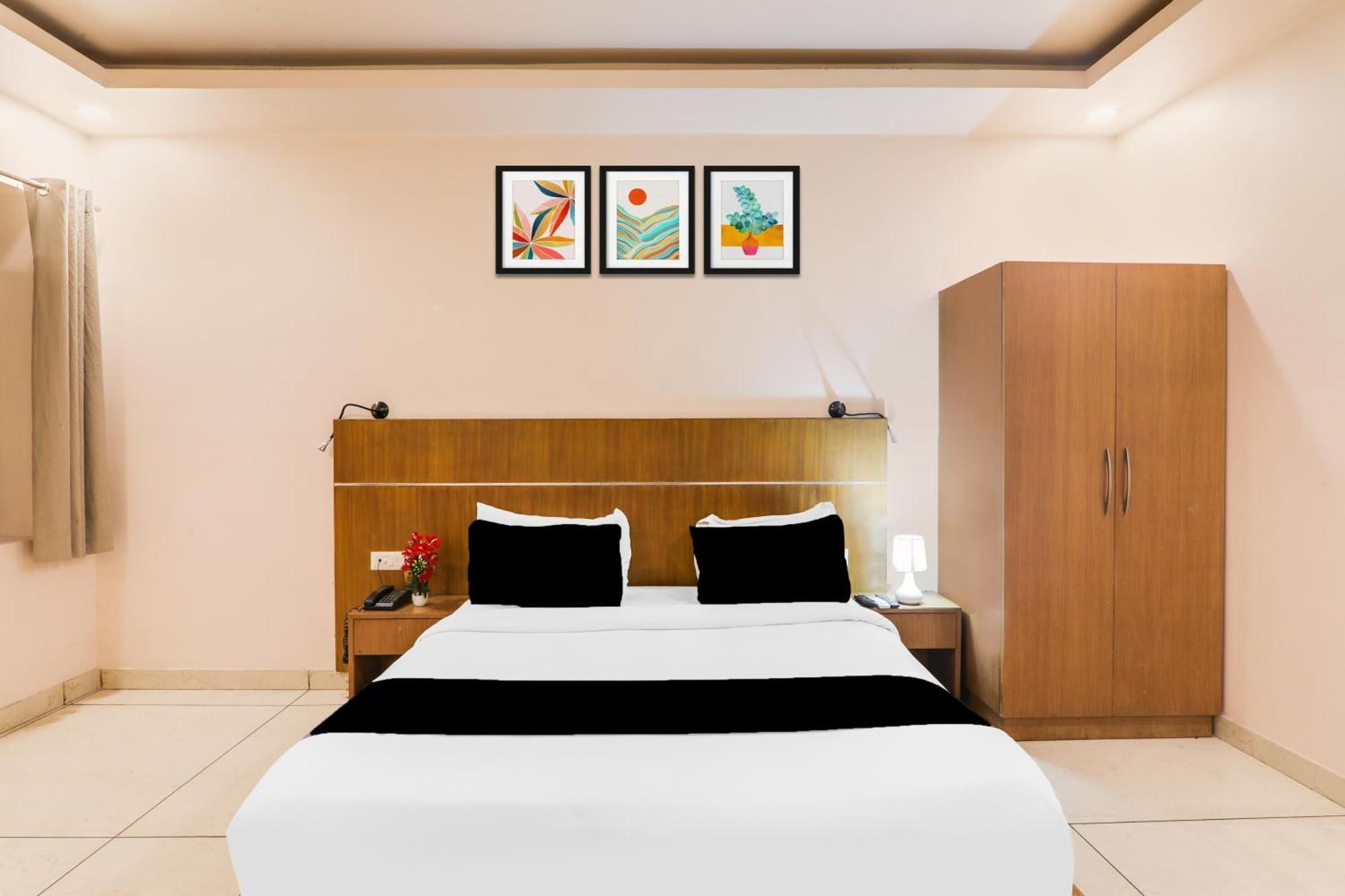Super Townhouse Viraj Khand Formerly Veridian Inn Chinhat Екстериор снимка