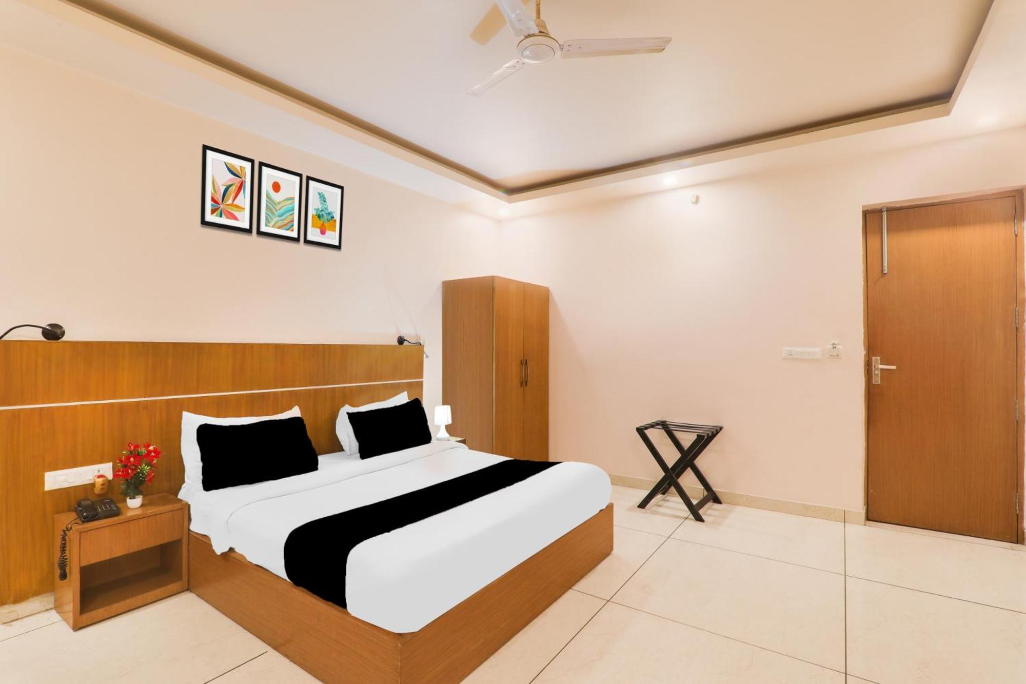 Super Townhouse Viraj Khand Formerly Veridian Inn Chinhat Екстериор снимка