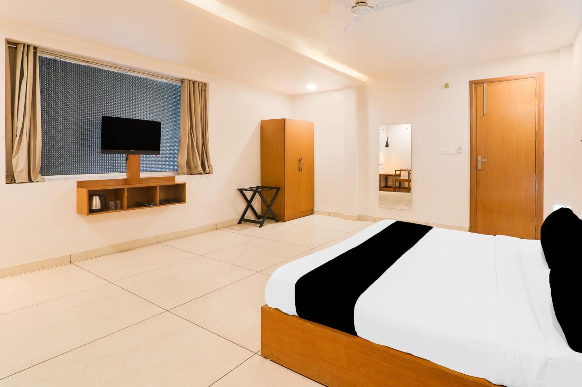Super Townhouse Viraj Khand Formerly Veridian Inn Chinhat Екстериор снимка