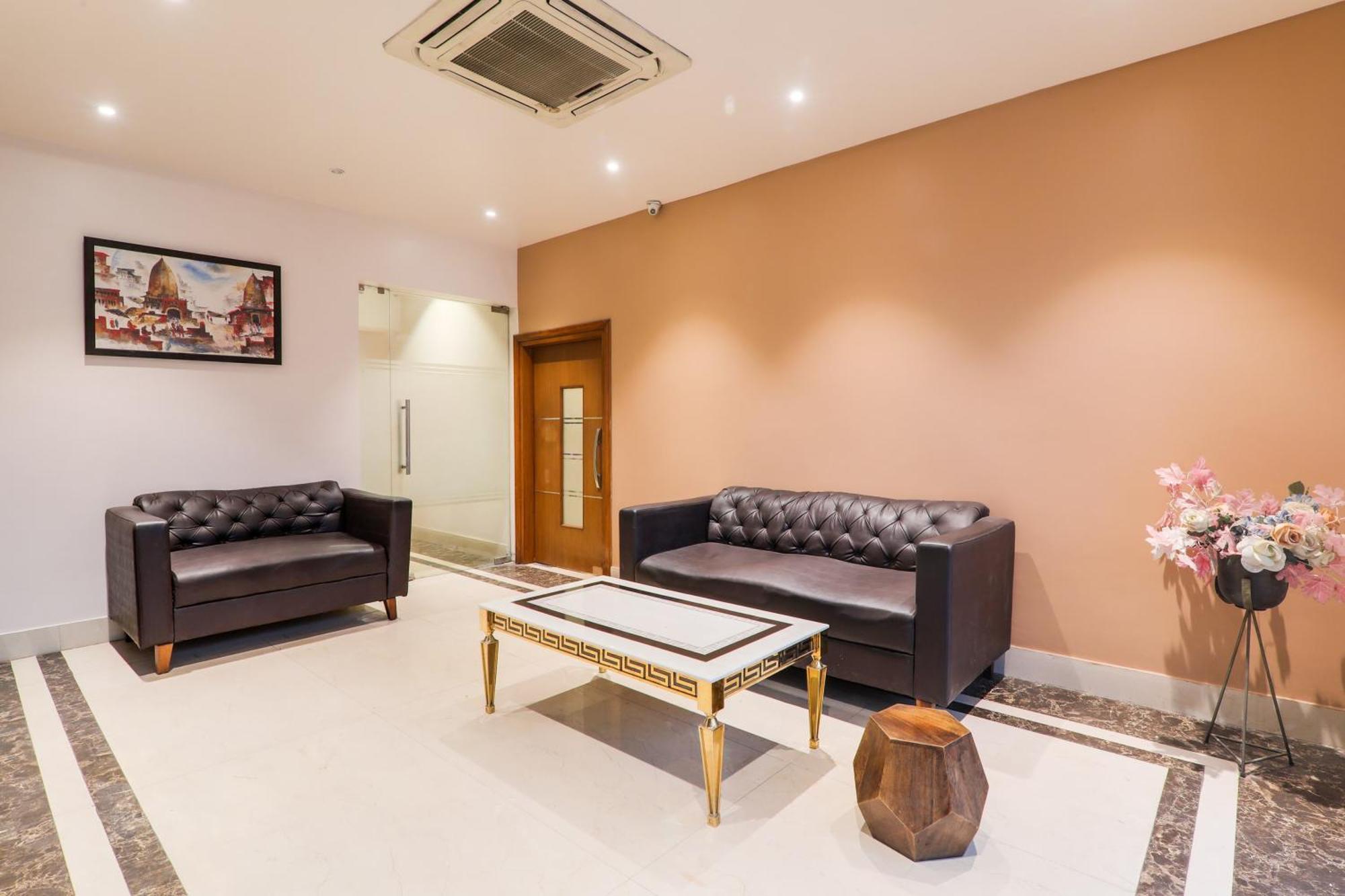 Super Townhouse Viraj Khand Formerly Veridian Inn Chinhat Екстериор снимка