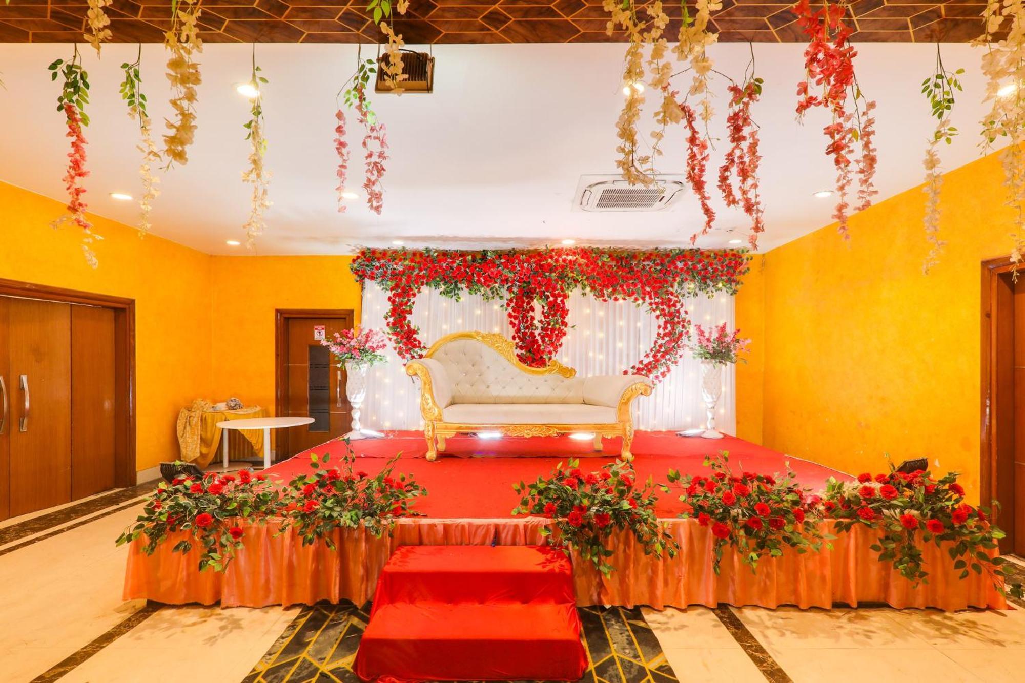 Super Townhouse Viraj Khand Formerly Veridian Inn Chinhat Екстериор снимка