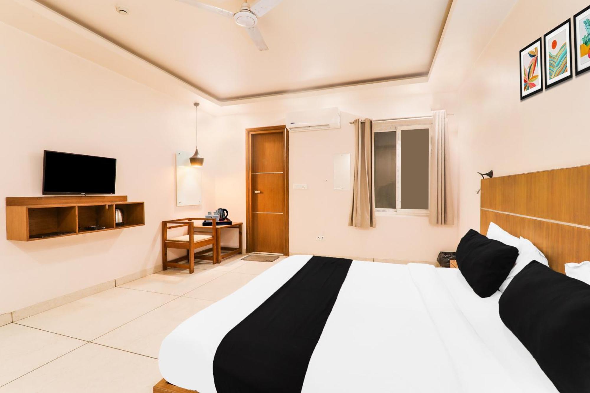 Super Townhouse Viraj Khand Formerly Veridian Inn Chinhat Екстериор снимка