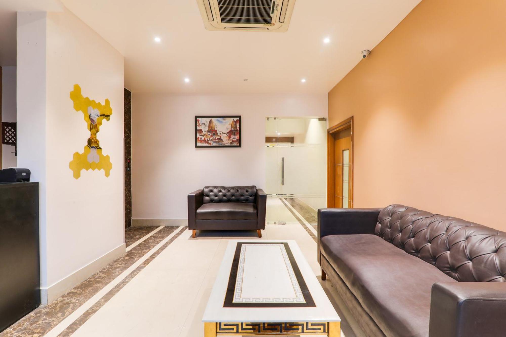 Super Townhouse Viraj Khand Formerly Veridian Inn Chinhat Екстериор снимка