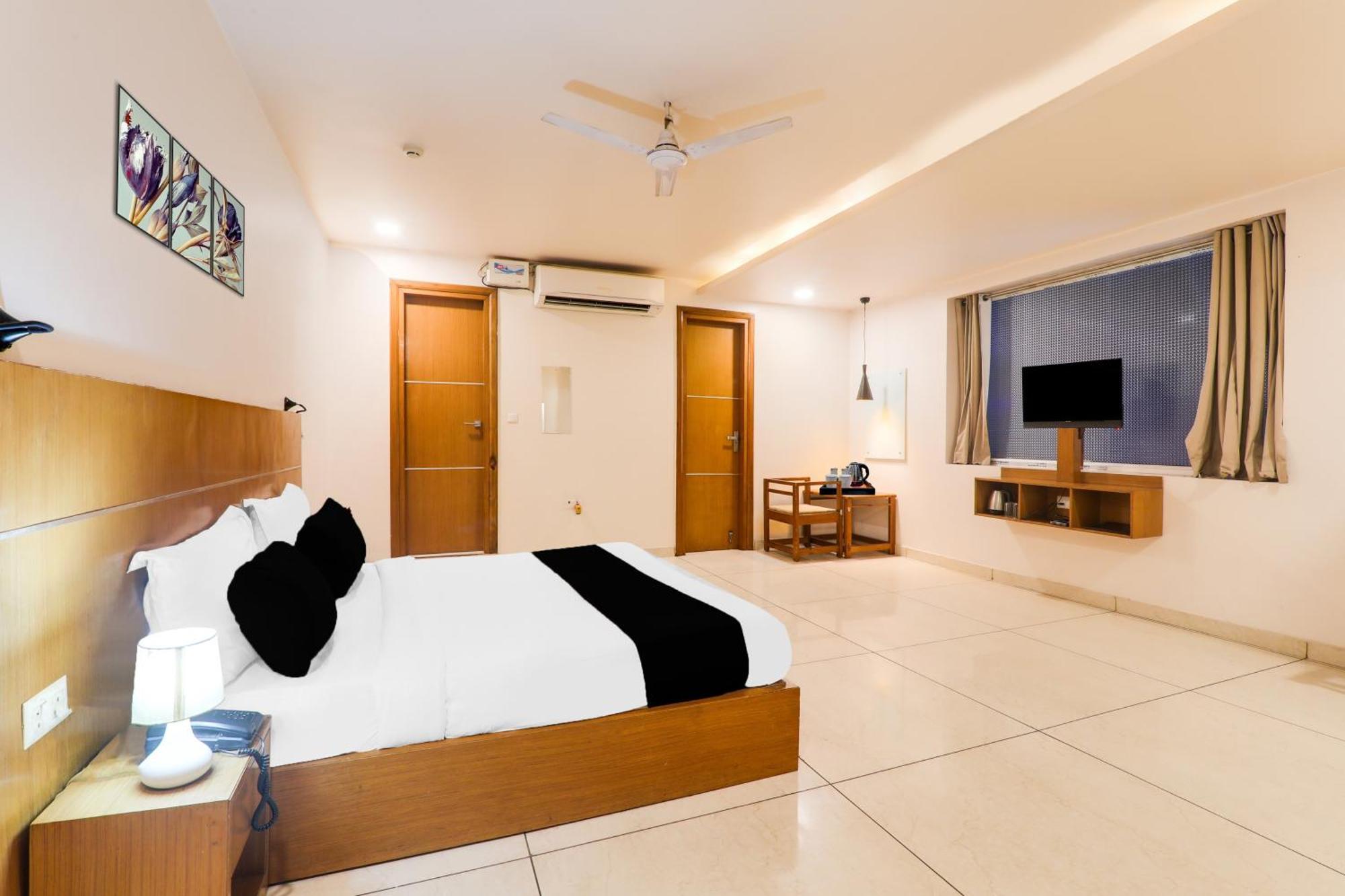 Super Townhouse Viraj Khand Formerly Veridian Inn Chinhat Екстериор снимка