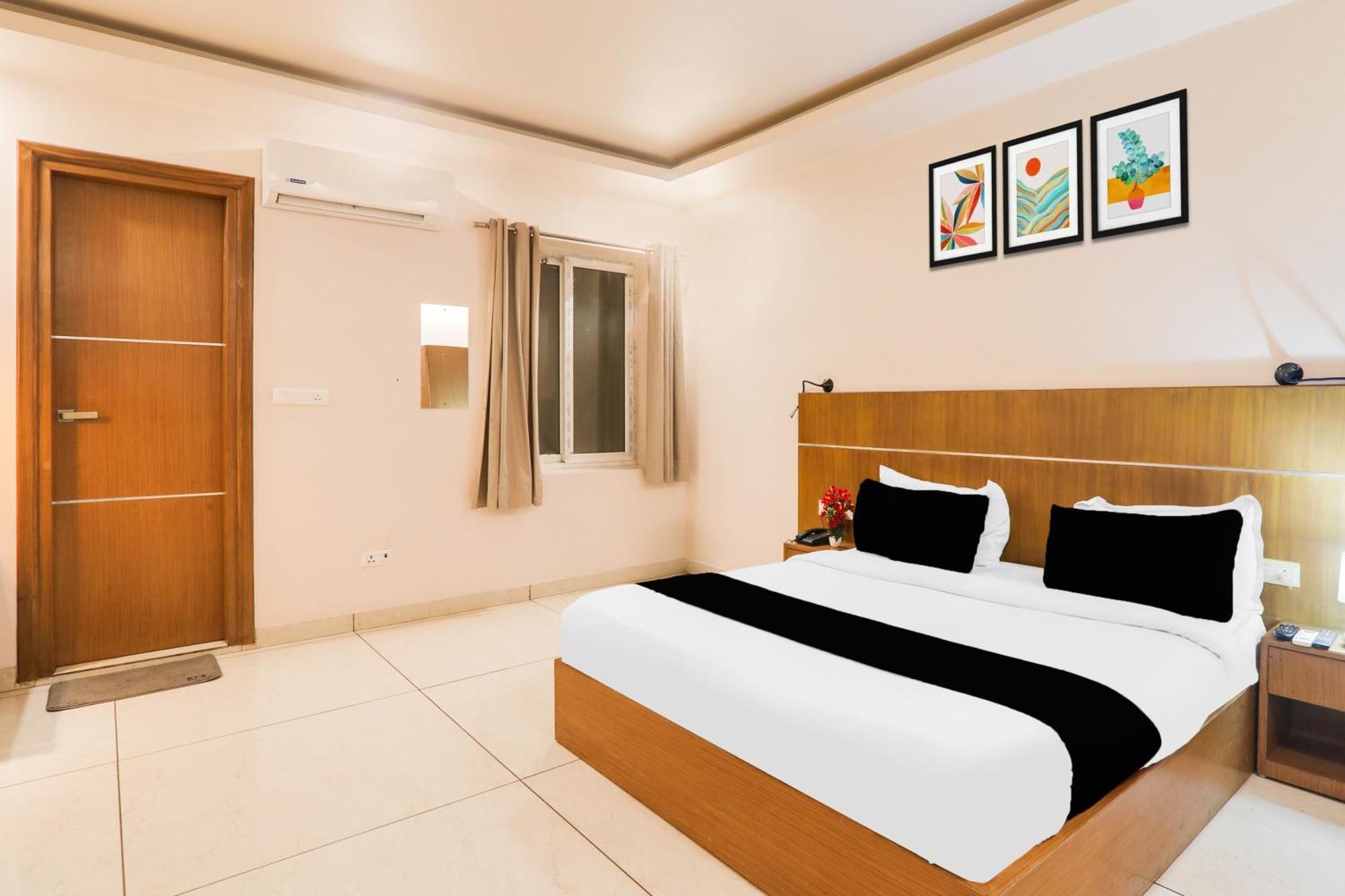 Super Townhouse Viraj Khand Formerly Veridian Inn Chinhat Екстериор снимка